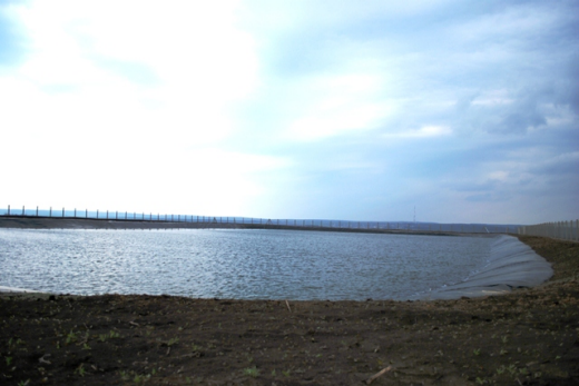 The water basin holds enough water for 25 hectares of orchards and vineyards.
